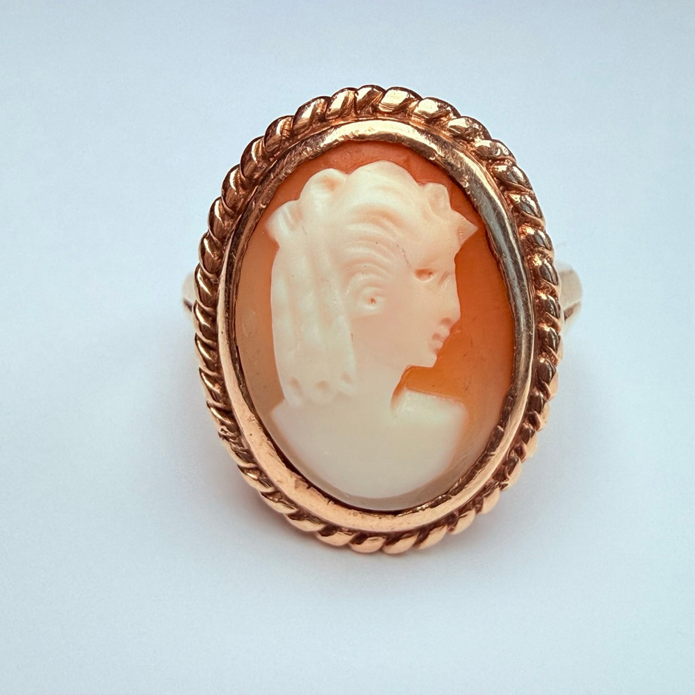Estate 10K Solid Yellow Gold Large Oval Muse Portrait Cameo Shell Vintage Ring